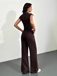 SHEIN Tall 女士夏季纯色立领褶皱上衣裤套装（2件套），休闲女装，运动服，女士夏季服装，女士夏季休闲套装，棕色两件套，女士两件裤装，女士休闲两件套，舒适两件套，棕色裤装，女士棕色裤装两件套 - 棕色 - 查看 4