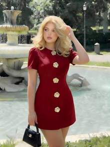 SHEIN MOD 大码女士复古魅力背心连衣裙，饰以金属玫瑰点缀，打造学院风造型，适合约会、派对、假日、下午茶、生日、办公及通勤等场合，尽显老钱气质。春夏款 - 酒紅色 - 查看 5