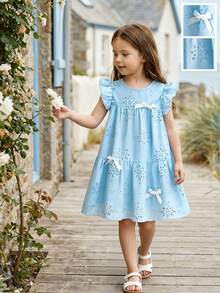 SHEIN Vintaside Kids 女童休闲时尚蓝色度假连衣裙，正面饰有可爱的白色3D蝴蝶结丝带，蓝色编织刺绣面料，荷叶袖圆领拼接连衣裙，适合可爱、俏皮、优雅、简约韩式风格，适合日常、上学、外出、度假、派对、节日穿着，春夏女童碎花连衣裙，蓝色夏季女童连衣裙。儿童连衣裙，粉蓝色女童连衣裙，儿童连衣裙，天蓝色女童连衣裙，蓝色吊带女童连衣裙，优雅派对连衣裙。 - 淺藍色 - 查看 5