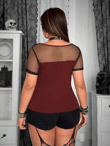 SHEIN Whyspr Plus Size Dark Goth Style Mesh Patchwork Chain Tie Fitted T-Shirt - Burgundy - View 2