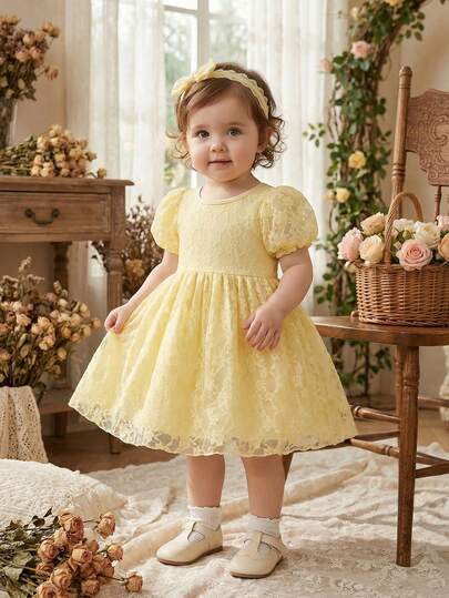 SHEIN Baby Girl's Lemon Yellow Ruffle Trim Short Sleeve Round Neck A-Line Dress. All-Over Ditsy Floral, Delicate And Adorable. Classic A-Line Silhouette Suitable For Various Baby Body Types. Perfect For Everyday Outings, Casual Wear At Home; Makes Your Little Princess The Spotlight. An Ideal Fashion Outfit Selected By Moms For Their Babies.