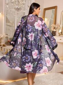 LuxeNights Conjunto de 2 piezas de lencería para mujer: camiseta de satén elegante y estampado floral, y bata de malla - Multicolor - Ver 2