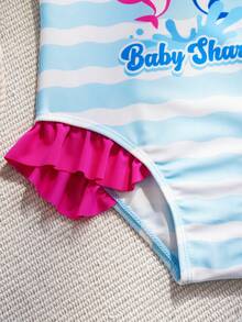 BABY SHARK X SHEIN Bộ đồ bơi liền thân in hình hoạt hình dành cho bé gái, viền bèo nhún. - Xanh và trắng - Xem 6