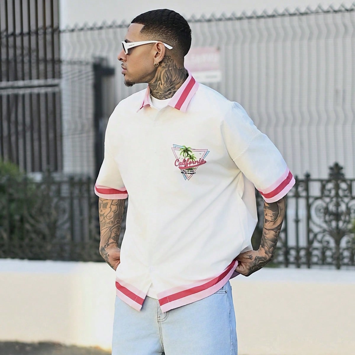 Camisa blanca de manga corta y oversize con estampado digital, edición de ropa urbana para hombres