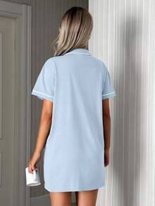 Vestido de pijama de estar por casa con botones delanteros y detalles de color contrastante para mujer - Celeste - Ver 2