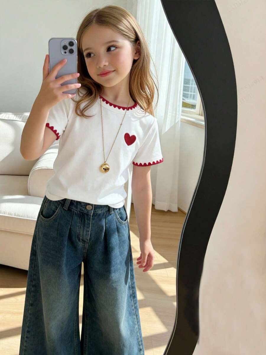 SHEIN Playful Pals 4-7岁女童圆领爱心图案休闲短袖T恤,舒适时尚,适合夏季日常穿着和旅行,充满活力。 - 彩色 - 查看 1