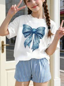 Bộ trang phục thường ngày cho bé gái tuổi teen, phong cách sáng tạo, cá tính, tươi mới, tối giản với nơ xanh bóng, ngôi sao và sọc dọc xanh trắng, họa tiết đồ họa, mang đến cảm giác mùa hè, thoải mái và năng động, phù hợp cho mùa xuân/hè. - Nhiều màu - Xem 4