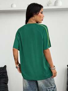 SHEIN PETITE CURVE 加大码女式夏季情侣街头运动套装，棉质条纹纹理宽松绿色针织T恤 - 綠色 - 查看 2