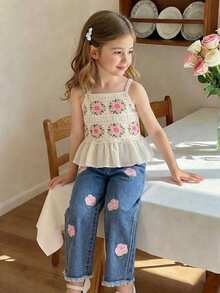 SHEIN Vintaside Kids 2件組少女花邊飾紋背心上衣與牛仔花卉印花牛仔褲套裝，夏季家庭度假搭配女童服飾 - 藍色 - 查看 8