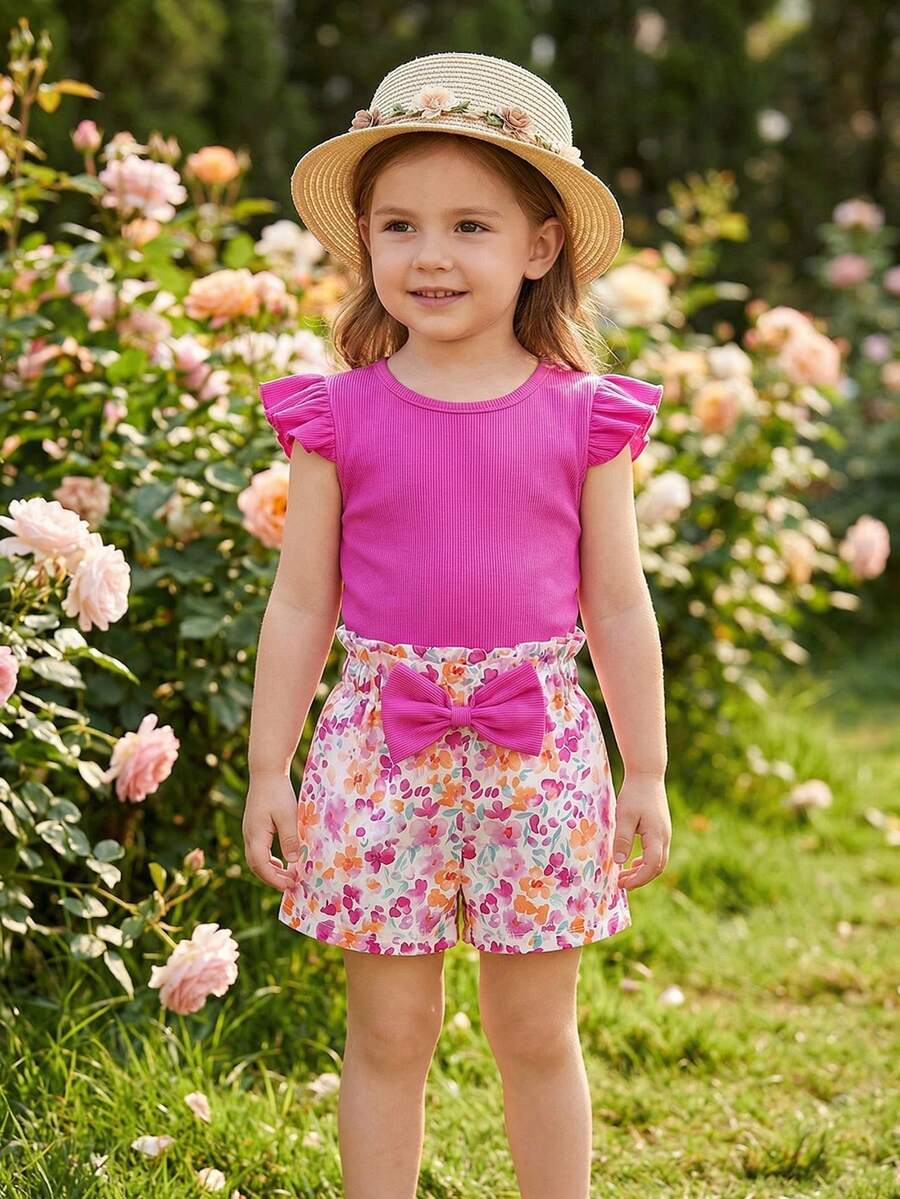 SHEIN 4-7 Jahre Mädchen Sommer, passend, Familienurlaub Set, einfarbiges Strick-Ripp-Top mit ausgestellten Ärmeln + Shorts mit Aquarell-Blume Muster 2-teiliges Outfit für Kleine Mädchen - Heißes Pink - Übersicht 1