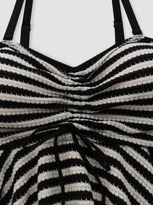 Sweetra 新款复古条纹可爱大码露背比基尼上衣，适合海滩度假，条纹泳衣，荷叶边泳装，斑马纹泳衣，塑形泳衣 - 黑與白 - 查看 3