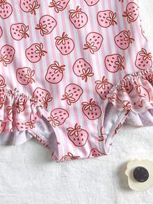 SHEIN Bộ đồ bơi liền thân cho bé gái, họa tiết dâu tây sọc dọc màu hồng, viền bèo nhún, chất liệu vải dệt kim co giãn nhanh khô, thích hợp cho bãi biển, hồ bơi, lướt sóng, kỳ nghỉ hè. - Hồng - Xem 5