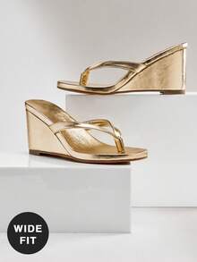 SHUZIA 女士宽楦舒适耐穿人字拖坡跟凉鞋 - 金色 - 查看 5