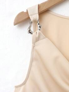 Franclia Blusa ajustada sin mangas con decoración de hebilla de metal elegante en el cuello drapeado para mujer - Albaricoque - Ver 5
