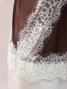 SXAvenya Camiseta de tirantes asimétrica con entramado de encaje transparente - Marrón - Ver 2