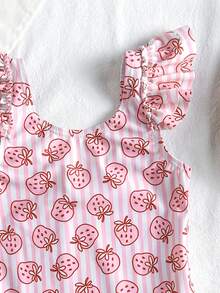 SHEIN Bộ đồ bơi liền thân cho bé gái, họa tiết dâu tây sọc dọc màu hồng, viền bèo nhún, chất liệu vải dệt kim co giãn nhanh khô, thích hợp cho bãi biển, hồ bơi, lướt sóng, kỳ nghỉ hè. - Hồng - Xem 3