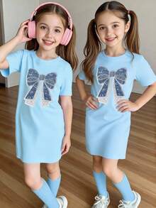 SHEIN Elladie kids 春夏少女休闲时尚创意个性清新简约亮白蓝蝴蝶结装饰图案印花休闲基础款粉色短袖T恤裙，舒适日常穿着，适合春、夏、秋季穿着。 - 藍色 - 查看 1