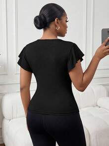 SHEIN Lady CURVE 大码女式 V 领半透明蕾丝拼布荷叶边袖休闲 T 恤，时尚日常百搭春夏新品音乐会女装狂欢节狂欢优雅女式短袖上衣狂欢 - 黑色 - 查看 2