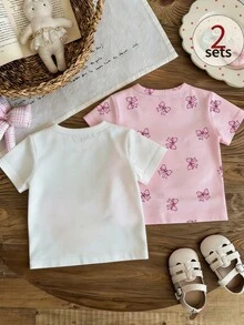 SHEIN 【两件套】甜美可爱粉色蝴蝶结印花圆领短袖T恤套装，适合6个月至2-3岁女童（纯色+全印花）。轻盈百搭的纯色套装，适合日常外出/校园穿着/生日派对/女宝宝节日活动，春夏秋季女宝宝服装，T恤套装 - 彩色 - 查看 4
