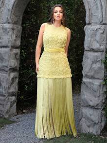 VOLUPTÉ CURVE 大码春夏连衣裙，优雅浪漫3D立体花卉雪纺浅黄色流苏圆领无袖系腰长裙，适合派对、生日、早午餐、约会等场合。 - 黃色 - 查看 5