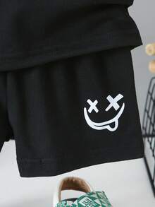 Bộ đồ thường ngày cho bé trai gồm áo cổ tròn và quần short in hình mặt cười. - màu đen - Xem 5