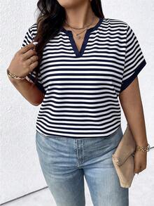 SHEIN CURVE+ Camiseta de manga corta con cuello en V a rayas azul marino y blanco para mujer de talla grande, de uso casual y holgado para el verano - Azul y blanco - Ver 3