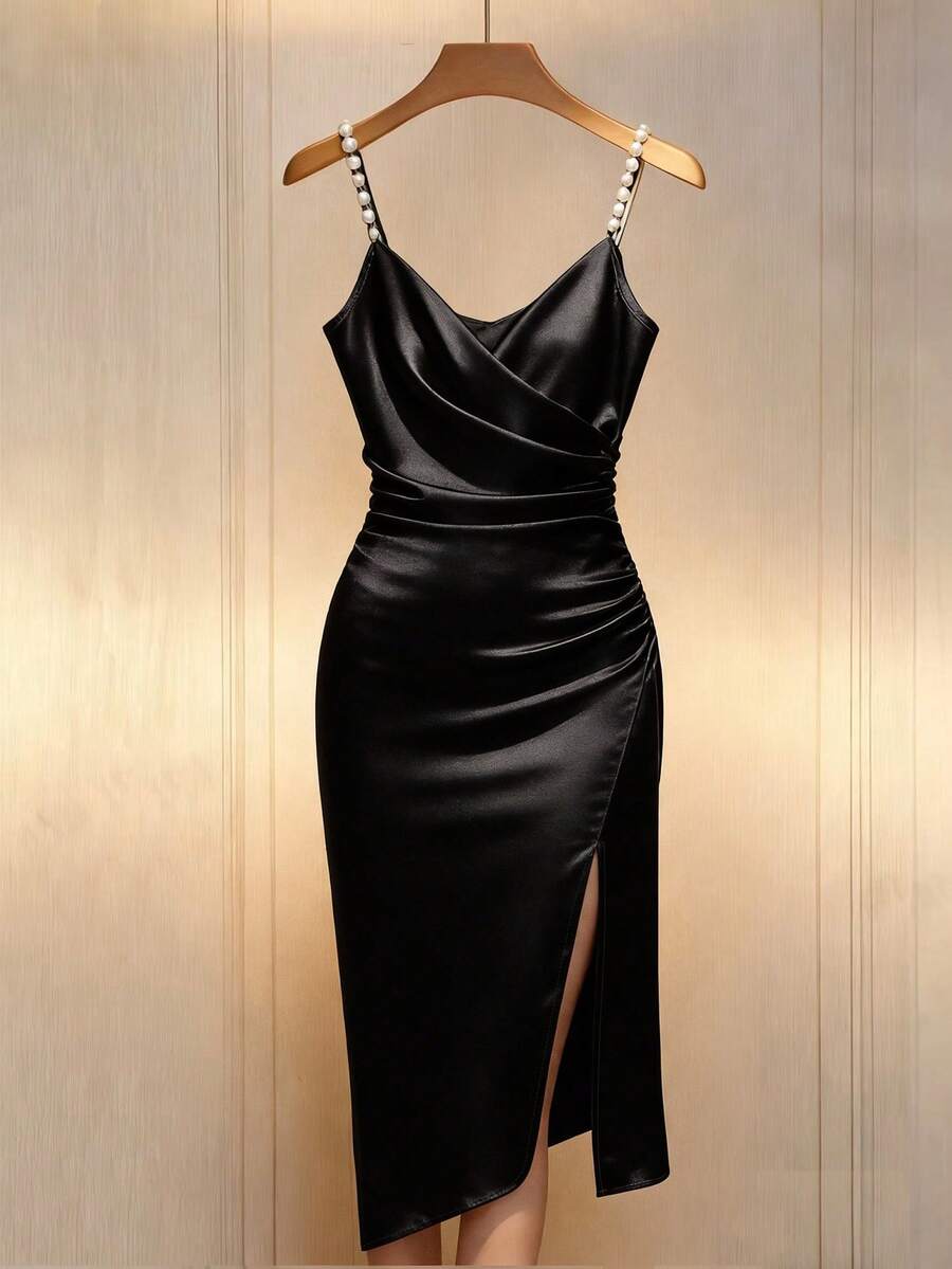 Franclia Elegante vestido ajustado de color champán con cuello cruzado, cintura ceñida y adorno de perlas con abertura, de estilo romántico francés - Negro - Ver 1