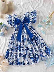 SHEIN Sparklyn 春夏少女度假时尚甜美可爱优雅大荷叶边袖度假风连衣裙，采用彩色印花面料，饰有彩色流苏，V领拼接撞色后背大蝴蝶结装饰，适合度假、派对、日常、通勤、婚礼等场合。 - 藍色 - 查看 5