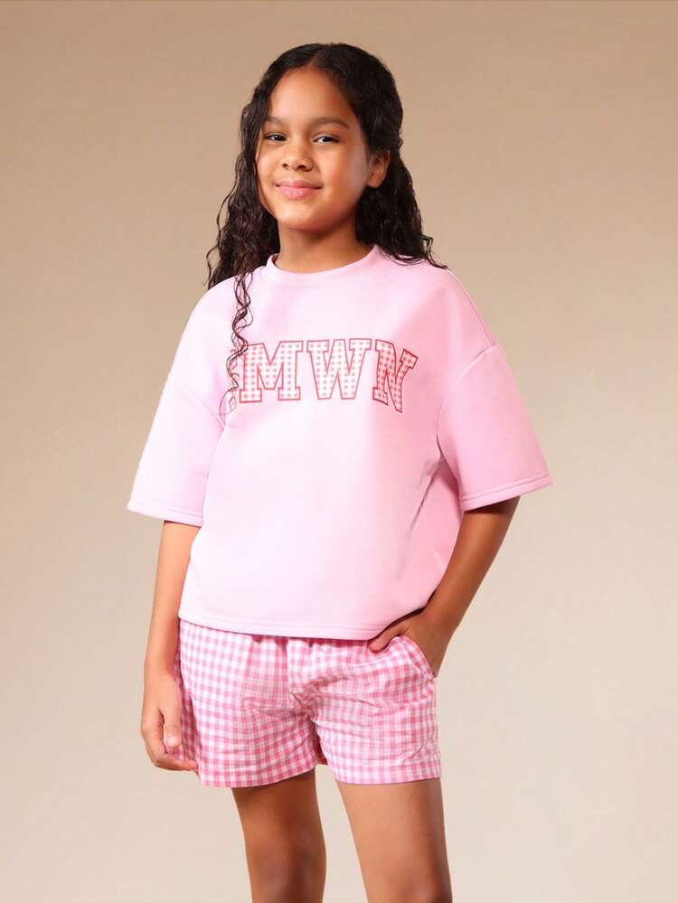 Conjunto Coordenado de Camiseta de Manga Curta com Gola Careca Rosa e Shorts Xadrez, Conjunto Casual de Primavera/Verão para Adolescentes com Estampa de Texto