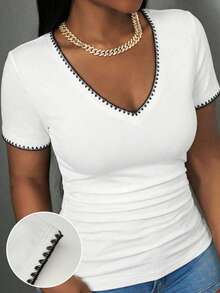 Slaydiva Casual Minimalist Seashell Craft Contrast Color V-Neck Plus Size White T-Shirt - White - View 2
