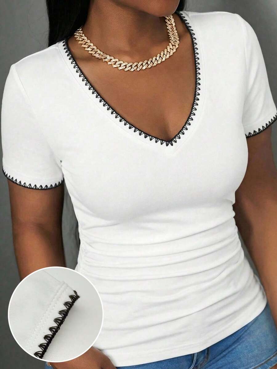 Slaydiva Casual Minimalist Seashell Craft Contrast Color V-Neck Plus Size White T-Shirt