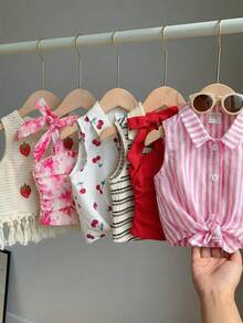 SHEIN [Ngẫu nhiên 6 món, tặng 1 món]! Hộp quà bất ngờ!!! Áo hai dây xếp ly họa tiết sọc và hoa dành cho bé gái - trắng - Xem 3