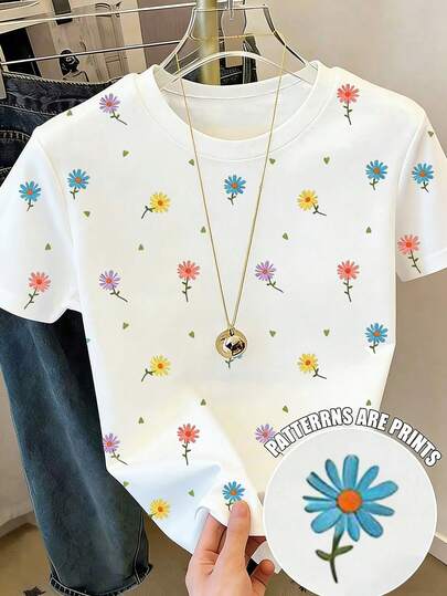 少女数码印花短袖T恤，休闲舒适，适合春夏穿着，设计适合户外、运动、野餐、街头摄影、度假、节日，也是馈赠佳品。