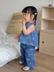 SHEIN 女宝宝蝴蝶结印花圆领上衣搭配牛仔裤，休闲日常穿搭 - 淺色水洗藍 - 查看 3