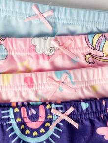 SHEIN 这款8件套大童休闲趣味内衣套装，采用粉色、浅蓝色和藏蓝色马卡龙色调，饰以色彩缤纷的独角兽和彩虹卡通印花。轻盈柔软的针织面料，包括印花上衣和舒适的平角内裤，均采用亲肤光滑的材质制成。是夏季日常休闲活动的理想卡通图案服装。 - 彩色 - 查看 4