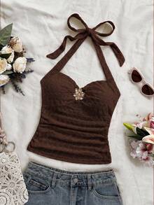 Soleia V领花卉金属扣白色针织纹理修身吊带背心，适合度假、音乐节、波西米亚风、假日、下午茶等场合。 - 咖啡棕 - 查看 5