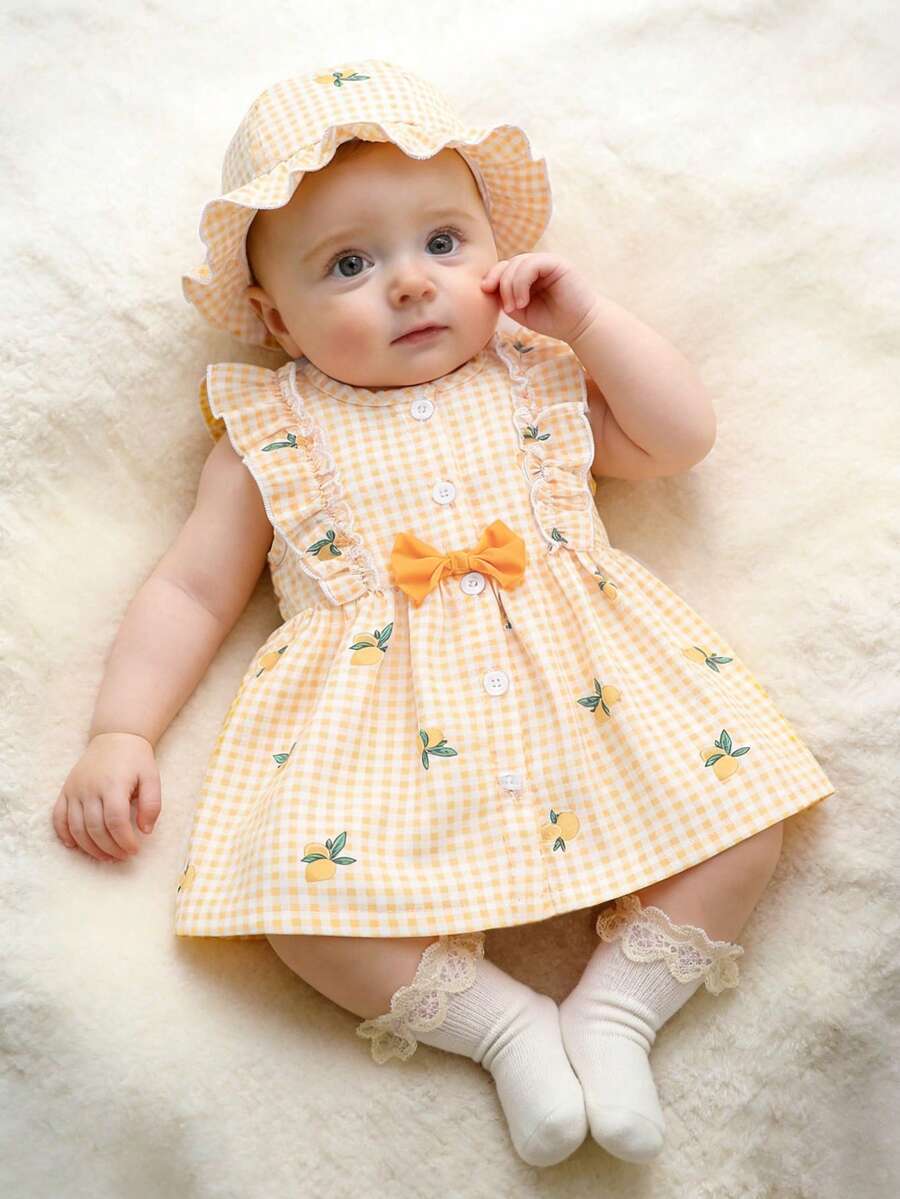 SHEIN 夏季新生女宝宝杏色圆领荷叶边卡通樱桃印花无袖红色蝴蝶结连衣裙，搭配红色帽子，优雅可爱 - 黃色 - 查看 1