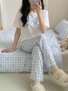 SHEIN 4件/套 隨機發送2件 青少年女孩蝴蝶結裝飾T恤與粉色格紋藍白圖案寬鬆睡褲，可愛夏季居家睡衣 - 藍白色 - 查看 2