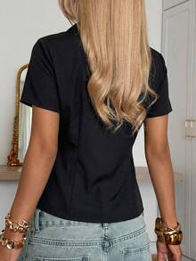 SHEIN EZwear Áo sơ mi nữ kiểu Trung Quốc mới, thanh lịch, chất liệu satin, cài cúc, in logo ngựa nhỏ, kiểu dáng thường ngày, tay ngắn, cạp chun, hàng mới xuân hè, áo khoác ngoài, áo sơ mi satin đen, phong cách Y2K, trang phục thường ngày, trang phục mùa hè, trang phục ngoài trời, áo tay ngắn nữ, áo thun nữ mới, áo kiểu mới nhất cho nữ, áo polo nữ mới về, áo ôm dáng thanh lịch mới cho nữ. - Nhiều màu - Xem 2