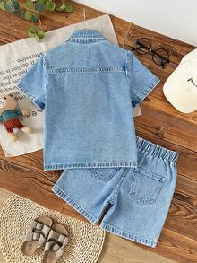 Conjunto informal de mezclilla para niños pequeños, nueva llegada de primavera/verano, diseño minimalista con estampado de árbol de coco, conjunto de 2 piezas de mezclilla lavada en azul claro, adecuado para uso diario, escuela, salidas, vacaciones, fiestas y otras ocasiones - Azul lavado medio - Ver 2