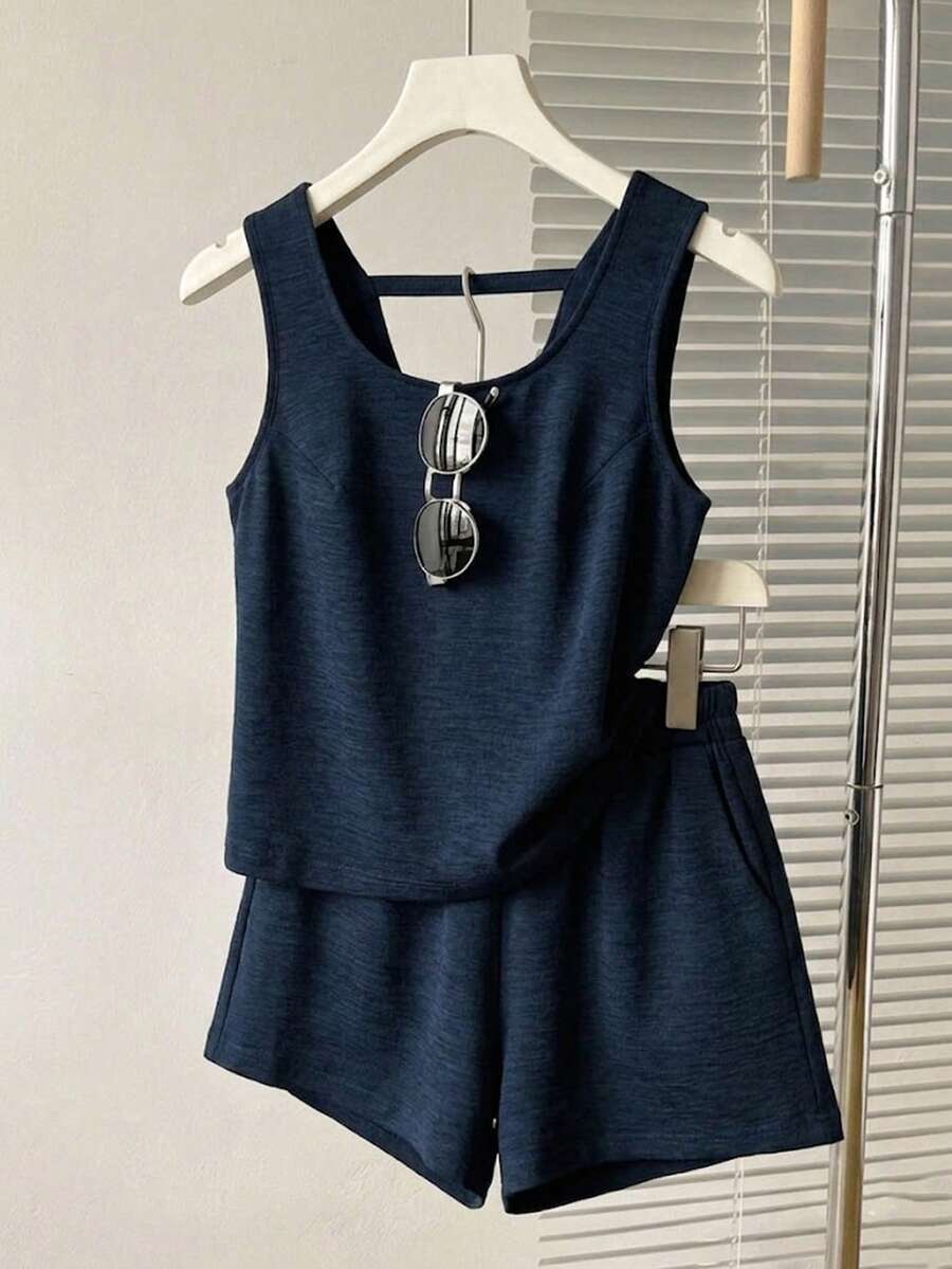 GlowEve CURVE Bộ đồ hai mảnh màu trơn chất liệu giả vải lanh dành cho nữ cỡ lớn - Áo tank top hở lưng và quần short, trang phục thường ngày thời trang cho lễ Phục sinh, thư giãn tại nhà, kỳ nghỉ biển mùa hè. - Màu xanh hải quân - Xem 1