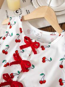 SHEIN Áo kiểu không tay in hình quả anh đào hoạt hình dễ thương và năng động dành cho bé gái, có nơ 3D, thích hợp cho mùa hè. - Đỏ và trắng - Xem 2