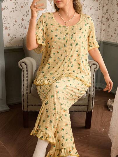 SHEIN Ditsy Floral Loose Fit Short Sleeve Top And Pants Pajama Set, Plus Size