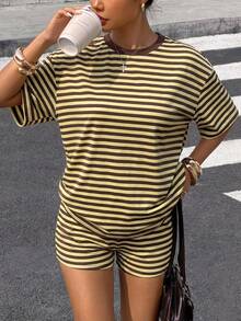 SHEIN EZwear 大码夏季休闲条纹圆领短袖T恤和短裤两件套 - 彩色 - 查看 1