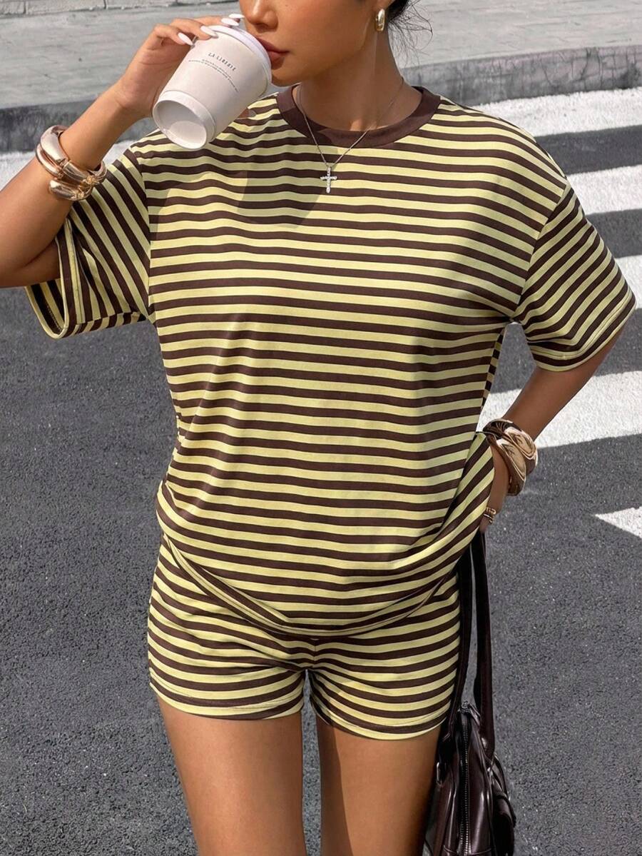 SHEIN EZwear 大码夏季休闲条纹圆领短袖T恤和短裤两件套 - 彩色 - 查看 1