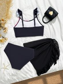 SHEIN 少女三件套比基尼，经典黑色底粉色百合印花荷叶边肩带设计 + 同色网纱荷叶边沙滩裹身两件套，速干透气，适合大童沙滩度假水上活动，防晒泳衣，少女泳装，两件式泳衣，女童泳装，少女坦克背心式泳衣，青少年泳装 - 黑色 - 查看 2