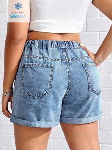 SHEIN ICON Quần short denim dáng rộng, thoải mái, đa năng dành cho nữ cỡ lớn, thích hợp mặc hàng ngày vào mùa hè, có dây rút ở eo, túi xéo và gấu quần xắn lên. - Màu xanh lam - Xem 2