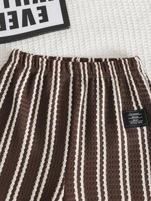 SHEIN Streecool Kids 男童休闲刺绣提花面料短袖上衣和短裤套装（2件套），舒适透气，适合日常休闲户外穿着，春夏季节适用。 - 棕色 - 查看 3