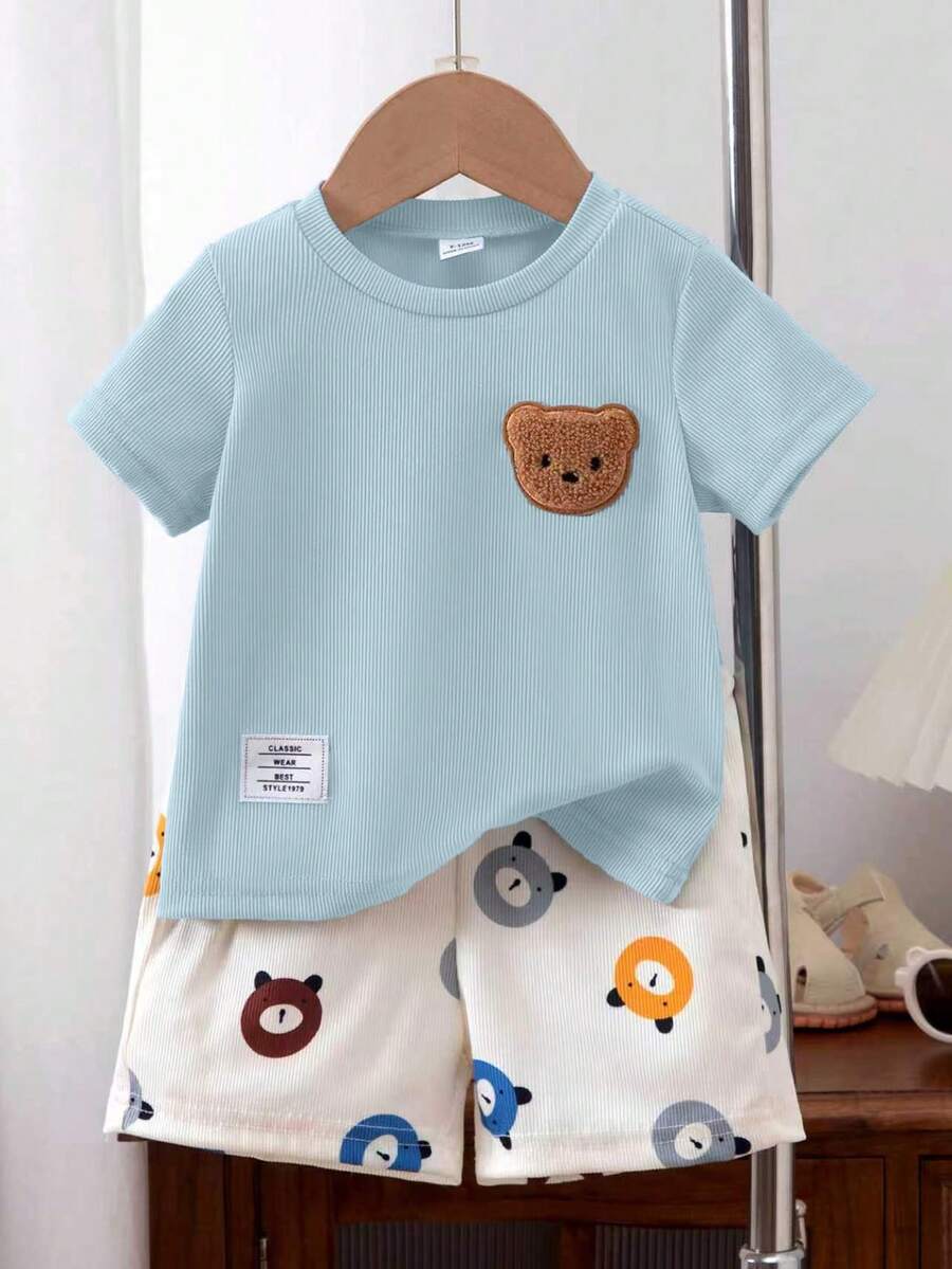 SHEIN Playful Pals 2件組男嬰夏季休閒可愛海灘套裝 藍色卡通熊裝飾羅紋上衣 & 印花短褲 男嬰熊主題服飾套裝 - 淺藍色 - 查看 1