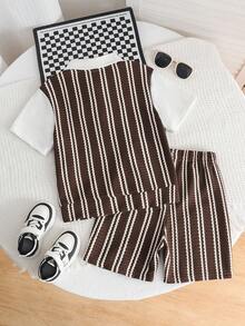 SHEIN Streecool Kids 男童休闲刺绣提花面料短袖上衣和短裤套装（2件套），舒适透气，适合日常休闲户外穿着，春夏季节适用。 - 棕色 - 查看 2